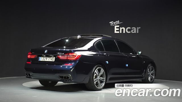 BMW 7-Series 2017 — photo 2