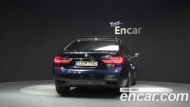 BMW 7-Series 2017 — photo 4