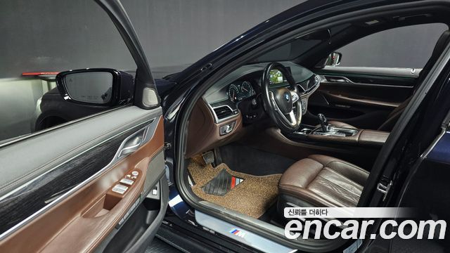 BMW 7-Series 2017 — photo 10