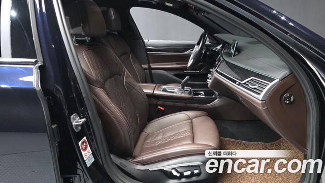 BMW 7-Series 2017 — photo 12