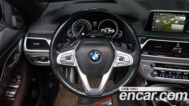 BMW 7-Series 2017 — photo 13