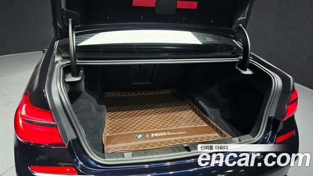 BMW 7-Series 2017 — photo 19