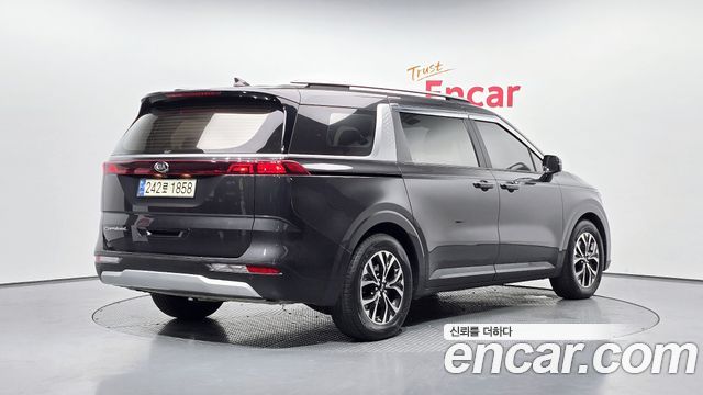 Kia Canival 2021 — photo 2