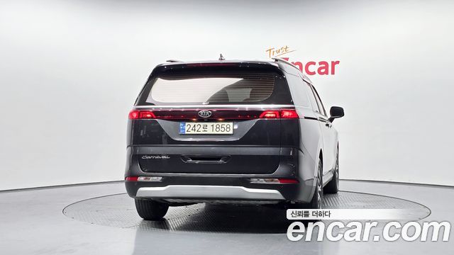 Kia Canival 2021 — photo 4
