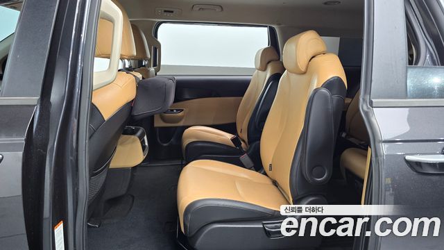 Kia Canival 2021 — photo 17
