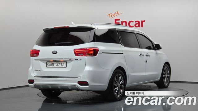 Kia Canival 2019 — photo 2