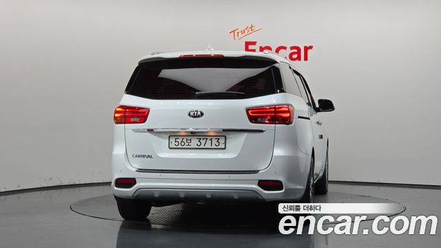 Kia Canival 2019 — photo 4