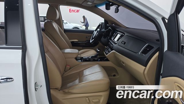 Kia Canival 2019 — photo 11