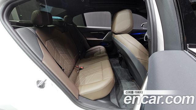 BMW 5-Series 2026 — photo 11