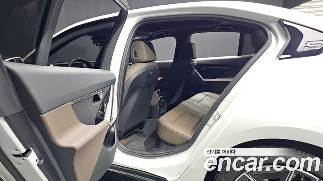 BMW 5-Series 2026 — photo 12