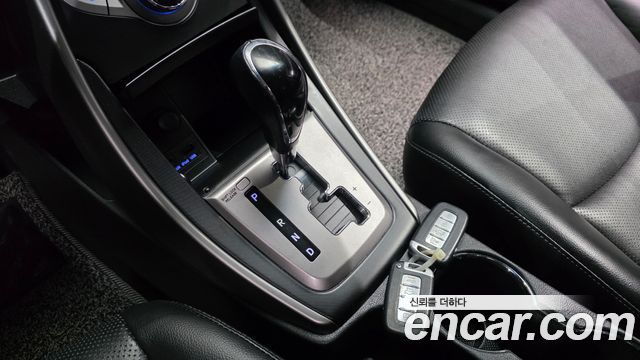 Hyundai AVANTE 2013 — photo 9
