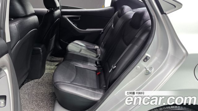 Hyundai AVANTE 2013 — photo 11