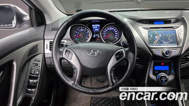 Hyundai AVANTE 2013 — photo 13