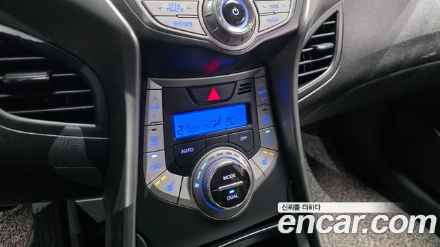 Hyundai AVANTE 2013 — photo 18