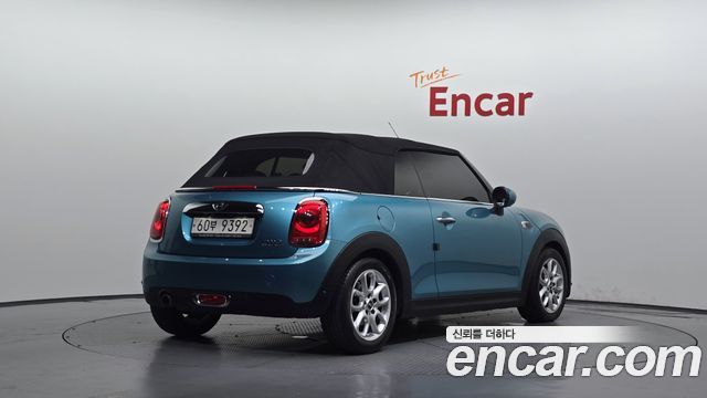 Mini Cooper Convertible 2017 — photo 2