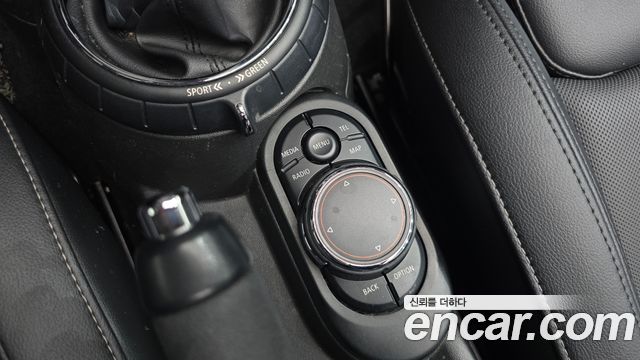 Mini Cooper Convertible 2017 — photo 9