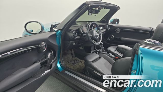Mini Cooper Convertible 2017 — photo 10