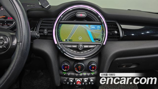 Mini Cooper Convertible 2017 — photo 13