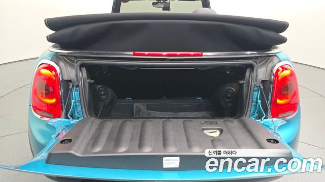 Mini Cooper Convertible 2017 — photo 16