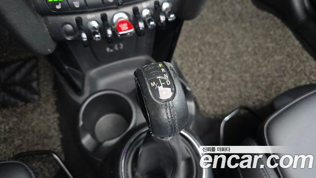 Mini Cooper Convertible 2017 — photo 20
