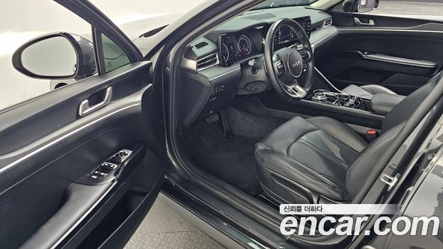 Kia K5 2023 — photo 10