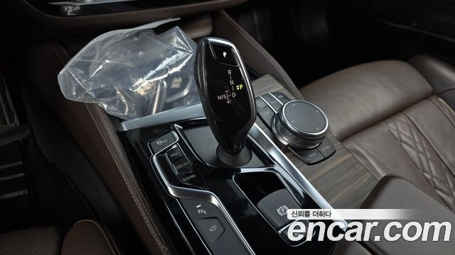 BMW 5-Series 2018 — photo 12