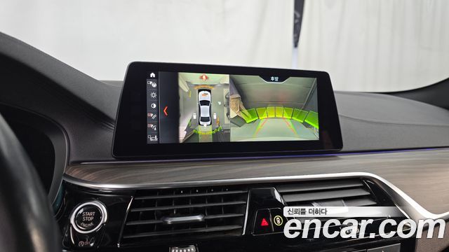 BMW 5-Series 2018 — photo 20