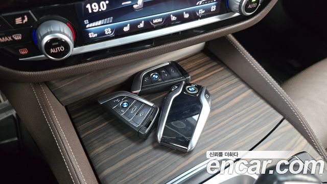 BMW 5-Series 2018 — photo 21