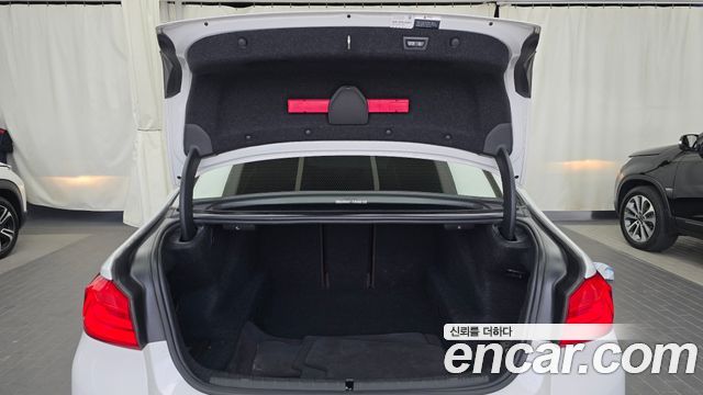 BMW 5-Series 2018 — photo 24