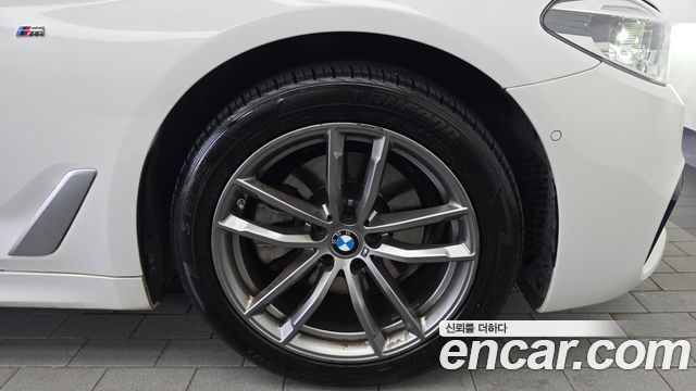 BMW 5-Series 2018 — photo 7