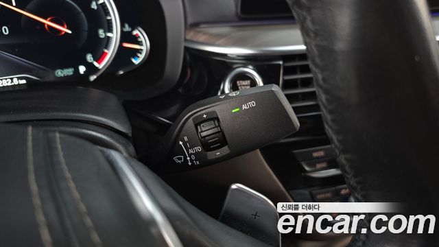 BMW 5-Series 2018 — photo 28