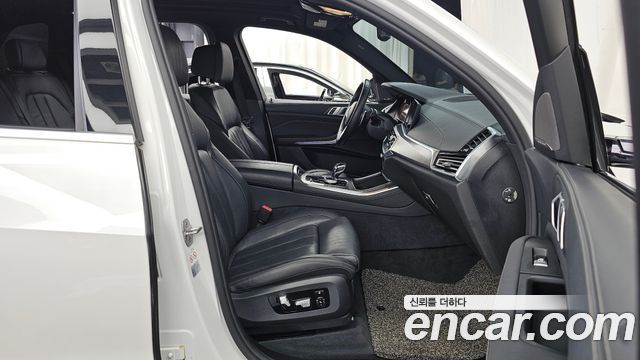 BMW X5 2019 — photo 17