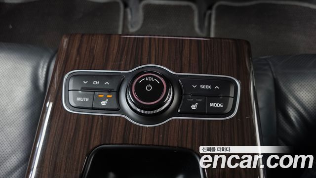 Kia K7 2016 — photo 18