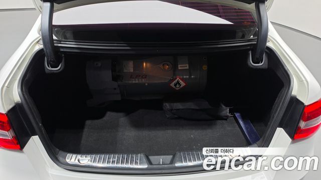 Kia K7 2016 — photo 24