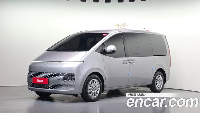 Hyundai Staria 2025 — photo 1