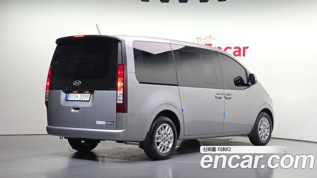 Hyundai Staria 2025 — photo 2