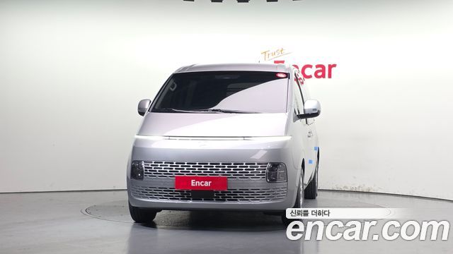 Hyundai Staria 2025 — photo 3