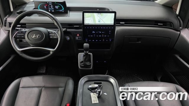 Hyundai Staria 2025 — photo 10