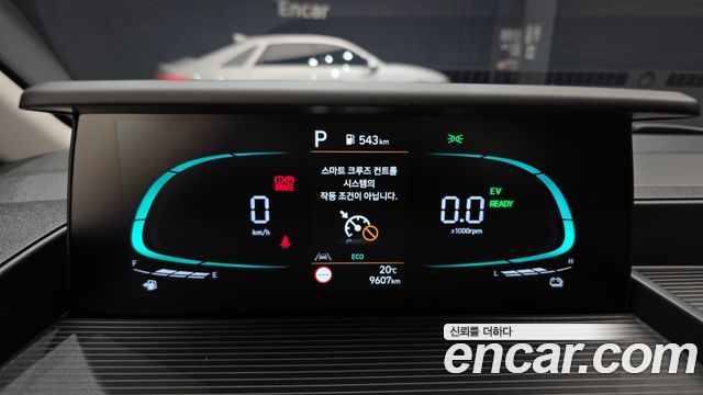 Hyundai Staria 2025 — photo 11