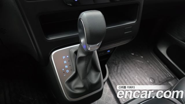 Hyundai Staria 2025 — photo 12