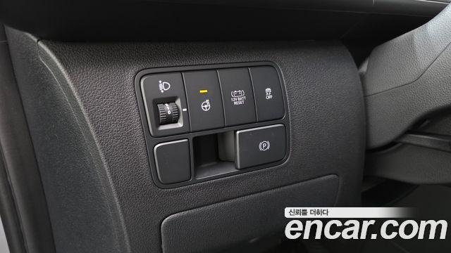 Hyundai Staria 2025 — photo 20