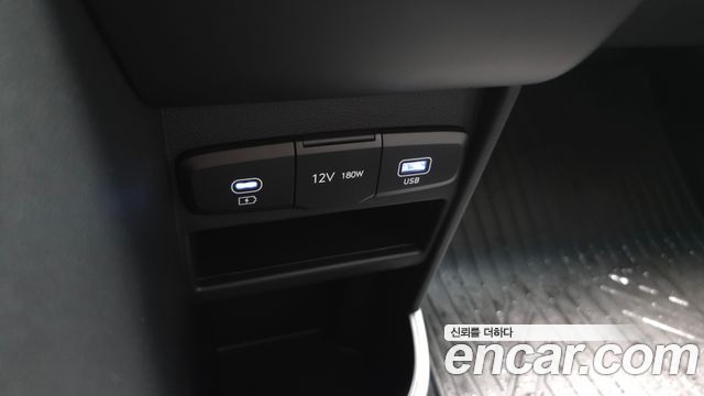 Hyundai Staria 2025 — photo 26