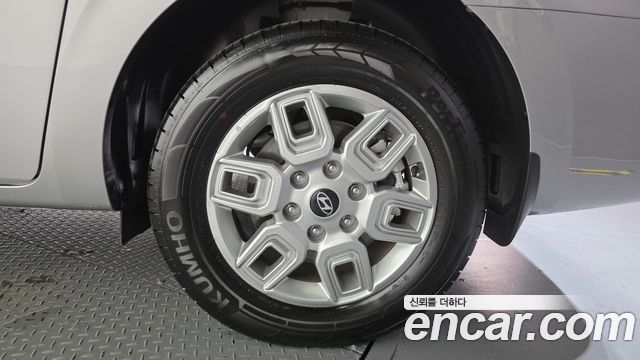 Hyundai Staria 2025 — photo 7