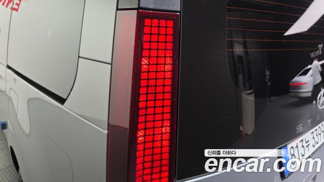 Hyundai Staria 2025 — photo 9