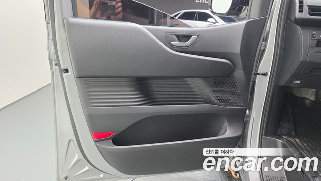 Hyundai Staria 2025 — photo 14