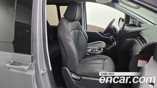 Hyundai Staria 2025 — photo 16