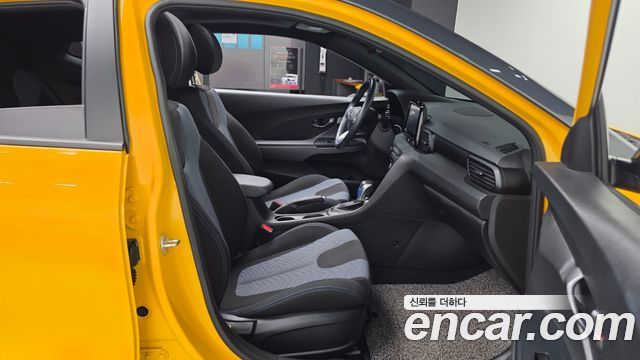 Hyundai Veloster 2018 — photo 17