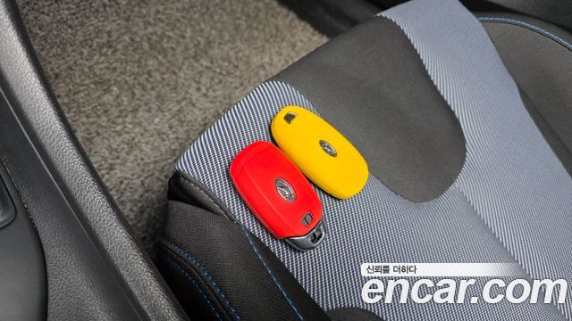 Hyundai Veloster 2018 — photo 31