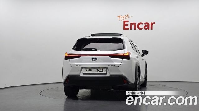 Lexus UX 2019 — photo 4
