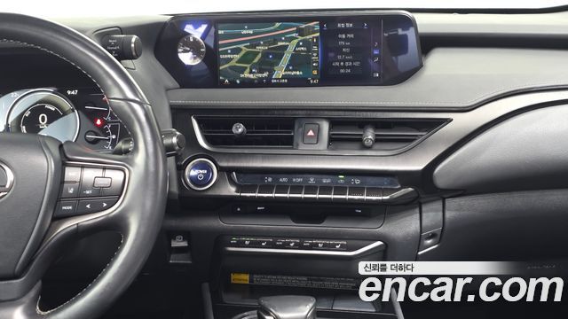 Lexus UX 2019 — photo 19